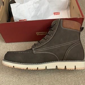 Men’s brown Levi’s comfort boots